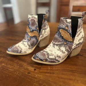 ARider Girl V Cut- Pointed Toe Booties Stacked Heel Animal Print